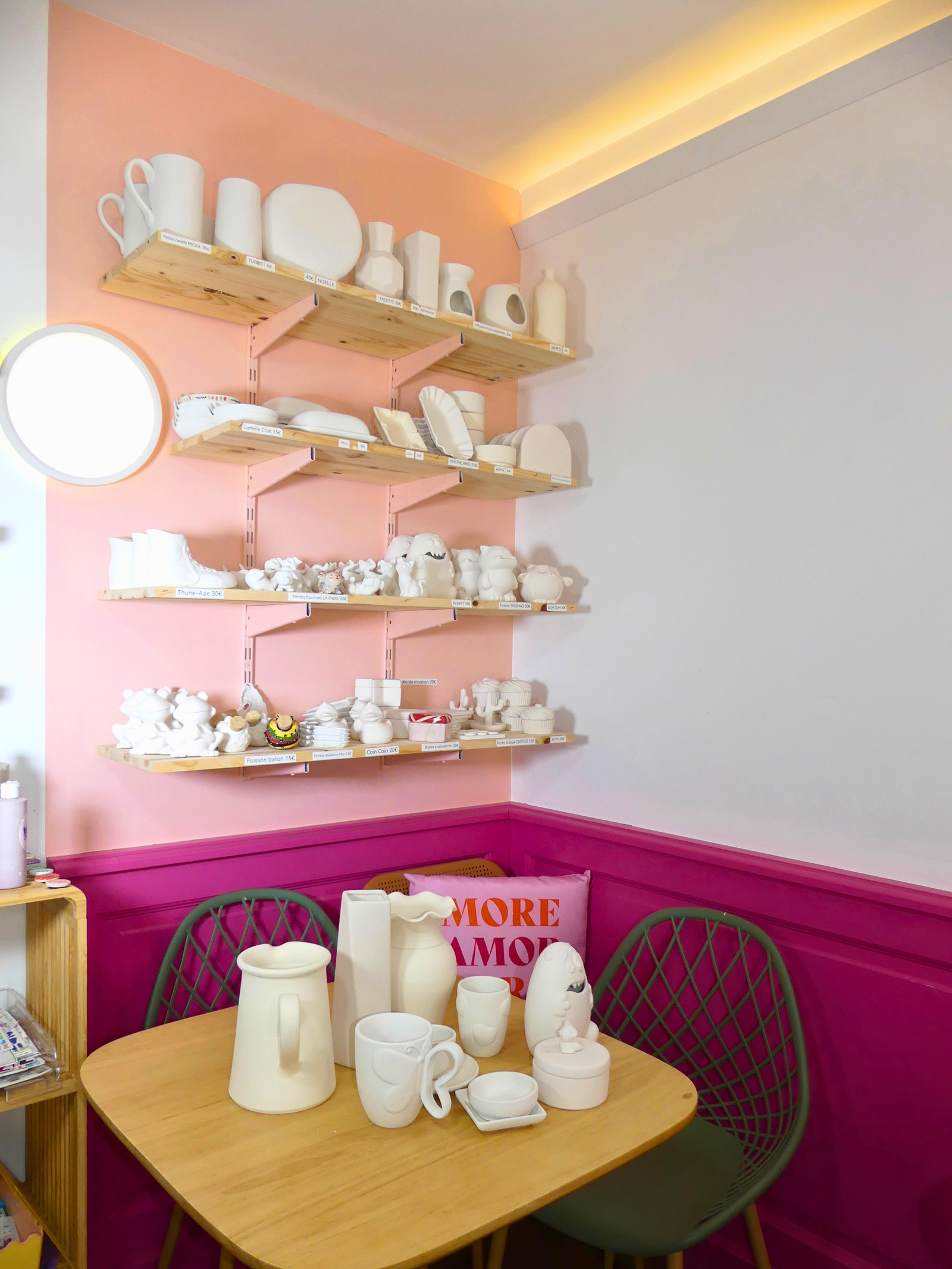 Intérieur de Ninou Café Céramique